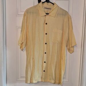 Men's Short-Sleeve Button-Up Shirt in Light Yellow
